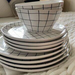 UO Salad Plates & Bowls